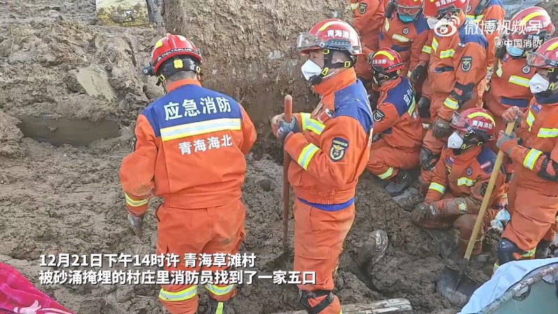 泪目！消防员从泥浆中找到遇难一家五口：三名成人围成一圈紧护俩孩子_杭州网